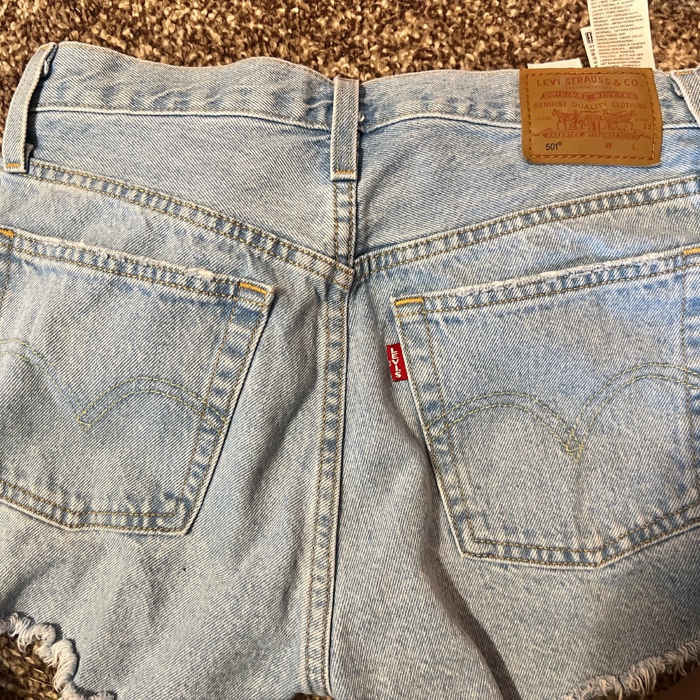 LEVIS SHORTS.